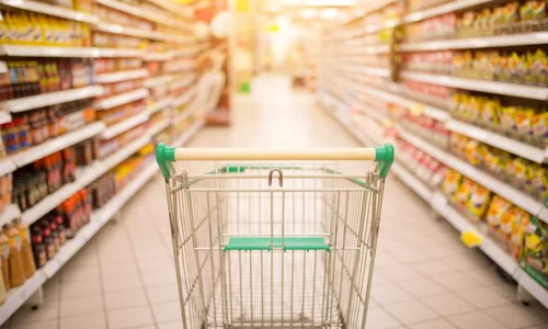 Cos cumparaturi supermarket FOTO Shutterstock 