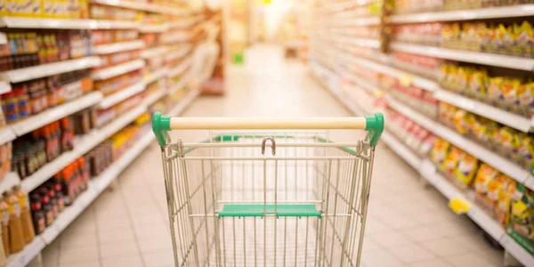 Cos cumparaturi supermarket FOTO Shutterstock 