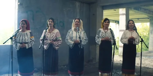 Prin valea umbrei morţii cover Surorile Osoianu reclama Youtube