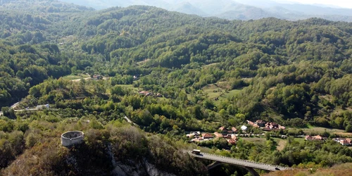 Cheile Crivadiei si Turnul Medieval Crivadia (97) JPG