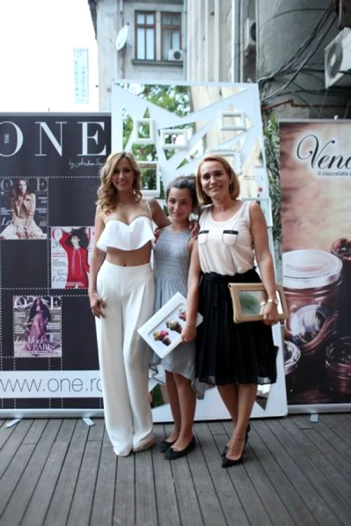 Dana Rogoz împreună cu Andreea Esca şi fiica acesteia, Alexia