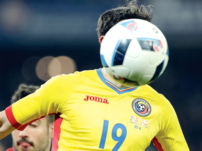 
    Cu două luni şi jumătate  rămase până la turneul final,  selecţionerul ştie 18 din cei  23 de jucători cu care  va pleca în Franţa  