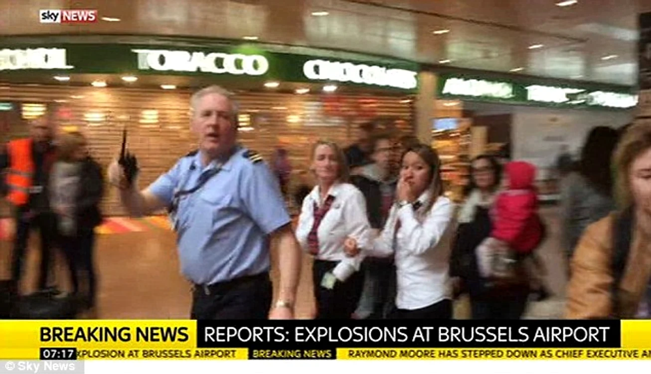 Oamenii au fost evacuați din aeroport