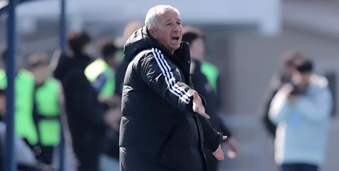 Dan Petrescu a dus pe ultimul loc o echipă care avea obiectiv titlul. Foto Facebook