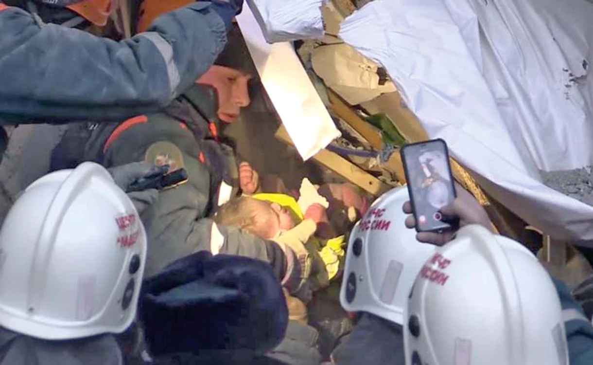 
    Micuţul Ivan a ajuns la spital cu degerături într-o  stare critică, dar stabilăFoto: AFP  