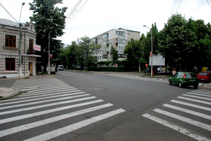 La intersecţia bulevardului Cuza cu Calea Galaţi trebuie făcută o reconfigurare a zonei  FOTO Florentin Coman