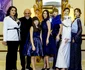 Livia Graur și fiica sa, Renata, la Soirées de la Mode, alături de designerul Roxana Mișaca, celelalte modele ale colecției și de analistul de modă Alin Gălățescu. FOTO: Remus Nicolaescu