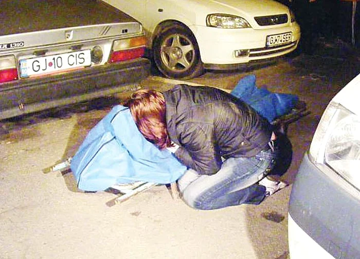 Fata a sărit de la etajul 1 al şcolii din Cotnari