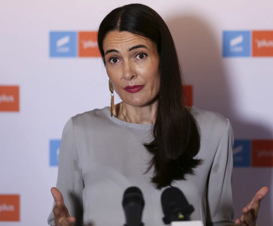 Clotilde Armand poate în sfârșit să se instaleze în fotoliul de primar al sectorului 1 după ce acum patru ani a pierdut alegerile