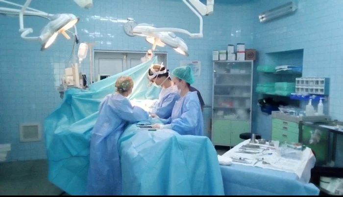 Medicii se luptă să îi salveze viaţa copilului de 4 ani de la PiteştiFOTO: adevarul.ro