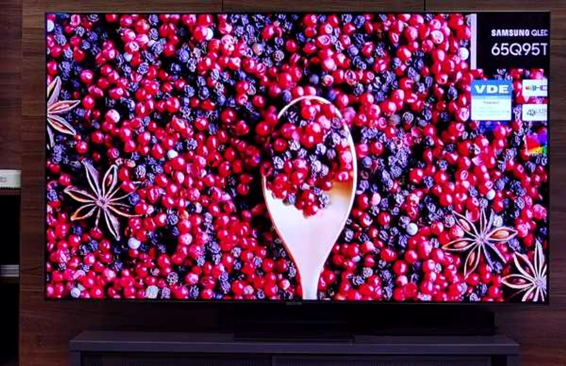 Samsung QLED 4K 65Q95T FOTO Adrian Pogîngeanu
