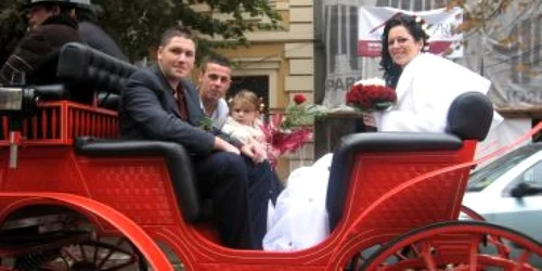 Bistriţa : Nuntă în caleaşcă