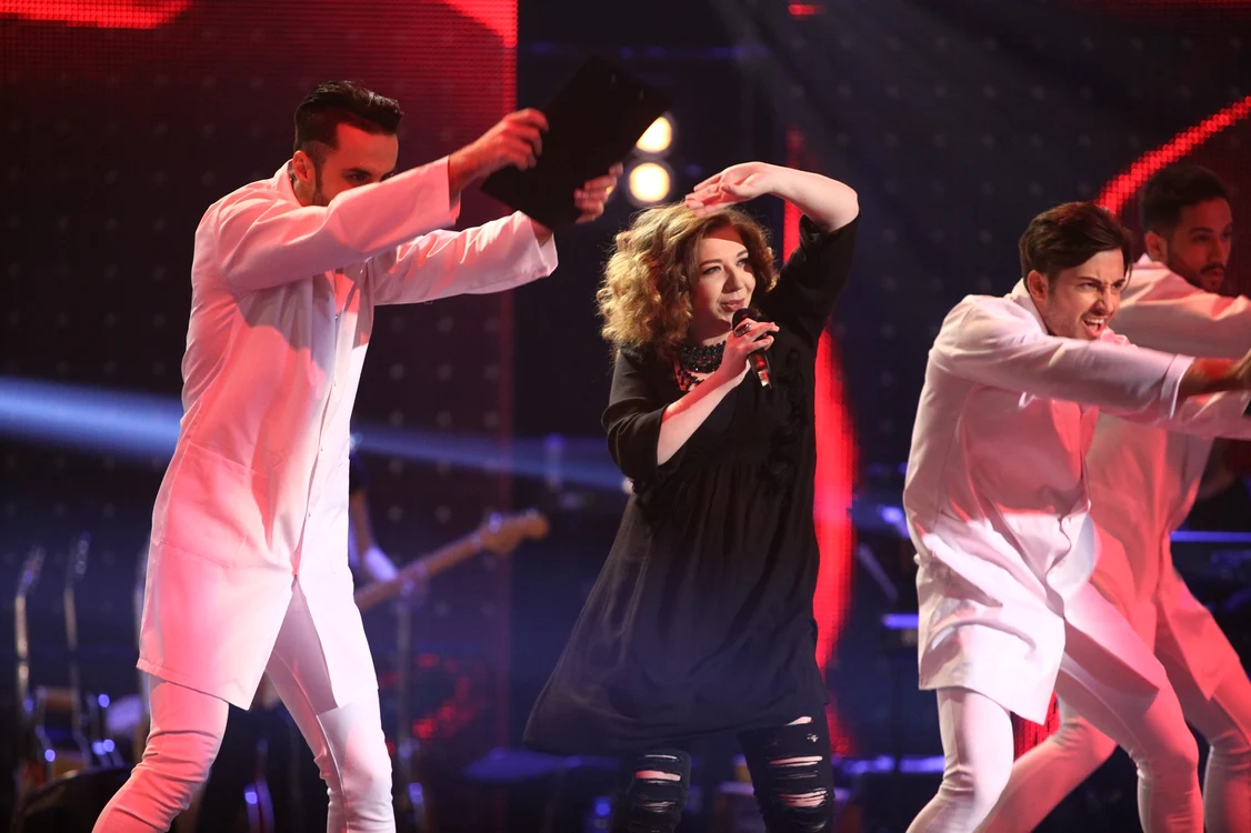 Vocea României - galele live: Sabrina Stroe a cântat piesa "Rehab"