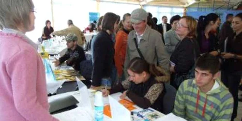 Satu Mare: Tinerii s-au înghesuit la Bursa locurilor de muncă