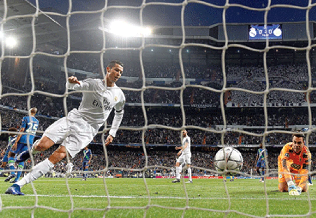 
    Ronaldo a marcat trei goluri şi a calificat Realul în semifinalele LigiiFoto: GettyImages  