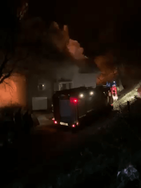 O mamă și-a scos bebelușul din casa în flăcări și s-au salvat în noaptea de Înviere VIDEO