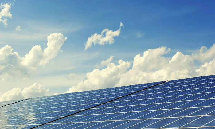 Beneficiile financiare ale investiției în panouri solare jpg