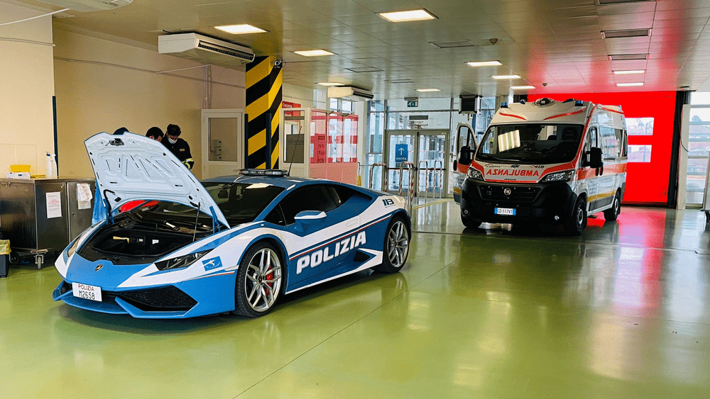 Un Lamborghini Huracan a salvat doi oameni. Poliţiştii italieni au traversat țara pentru a livra doi rinichi