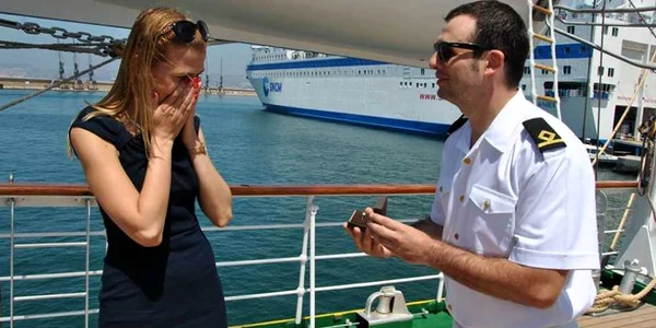 Cerere în căsătorie pe bricul Mircea - Ştefan Alexandru Nistor şi Anca Gabriela Arhip Foto MAPN