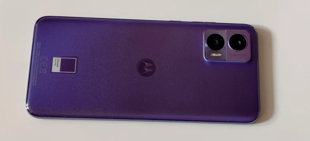 Motorola Edge 30 Neo spate. FOTO Adrian Pogîngeanu