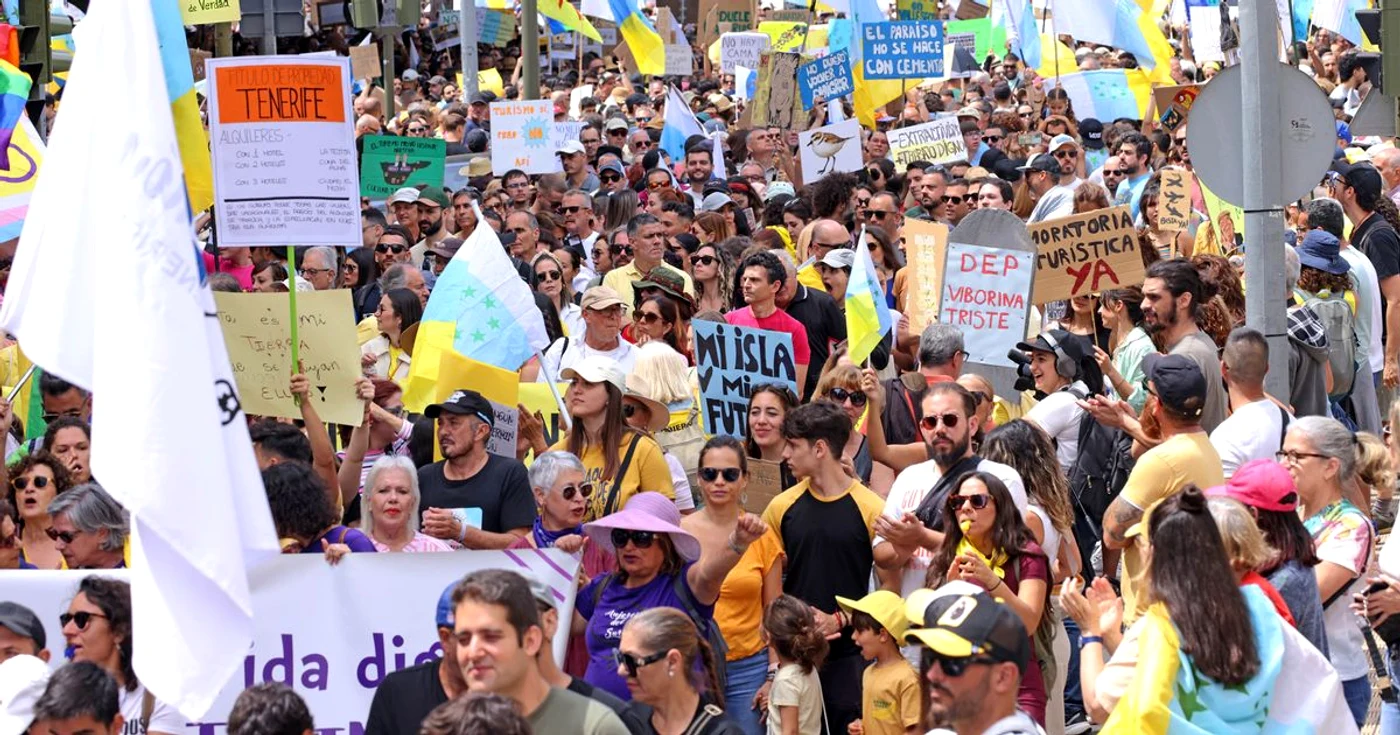 Protest al activiștilor anti-turism din Spania. FOTO: X / @MirrorTravel