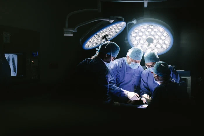 Medicii din spitale reiau încet-încet operaţiile pentru pacienţi