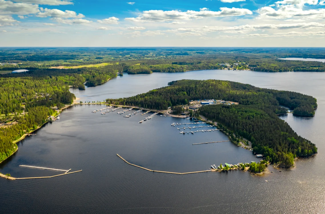 Cetățeni ruși s-au interesat de proprietăți în orașul de graniță Iamatra FOTO SHUTTERSTOCK