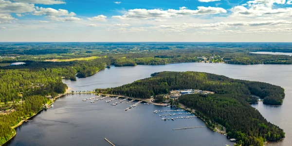 Cetățeni ruși s-au interesat de proprietăți în orașul de graniță Iamatra FOTO SHUTTERSTOCK