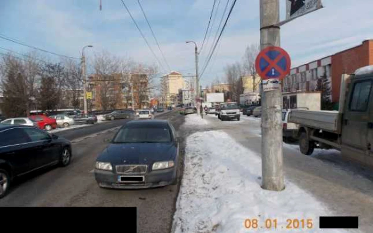 Un "apărător" al legii, amendat de Poliţia Locală pentru staţionare interzisă