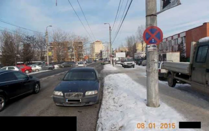 Un "apărător" al legii, amendat de Poliţia Locală pentru staţionare interzisă