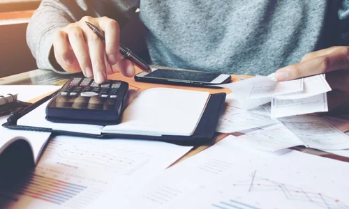 Taxe impozite calculator FOTO Shutterstock