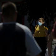 Mască medicală coronavirus COVID 19 în spaţii deschise FOTO Inquam Photos / Octav Ganea