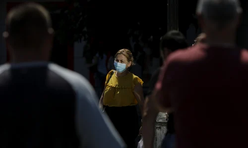 Mască medicală coronavirus COVID 19 în spaţii deschise FOTO Inquam Photos / Octav Ganea