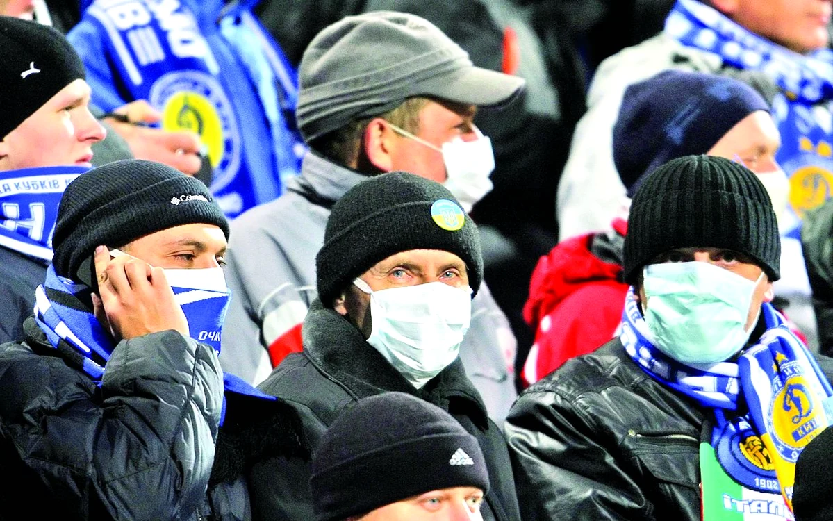 
    Fanii ucraineni au primit gratuit din partea clubului măşti de protecţie  