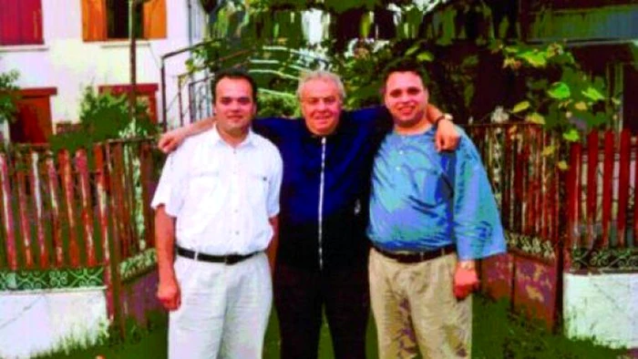 Alexandru Arșinel alături de cei doi băieți ai săi 