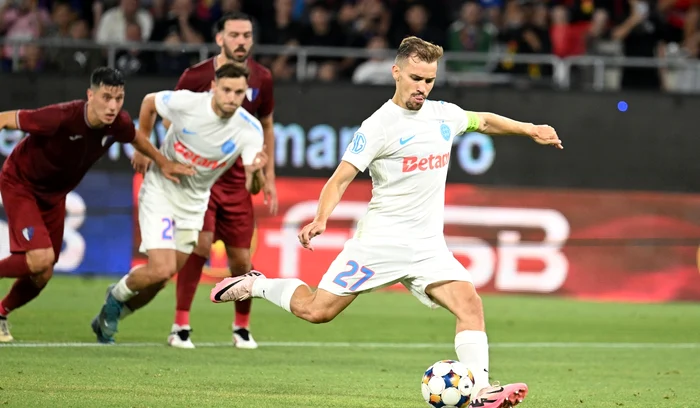 Darius Olaru (primplan) a pus umărul la câștigarea meciului (FOTO: Sportpictures)