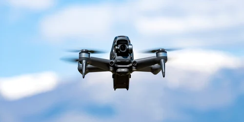 Dronă FPV FOTO shutterstock