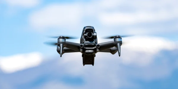 Dronă FPV FOTO shutterstock