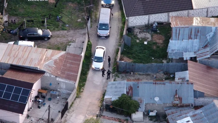 Percheziții la proxeneți FOTO: DIICOT