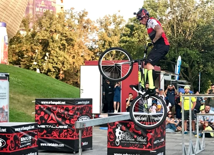 
    Turul Romaniei la ciclism a inceput spectaculos  