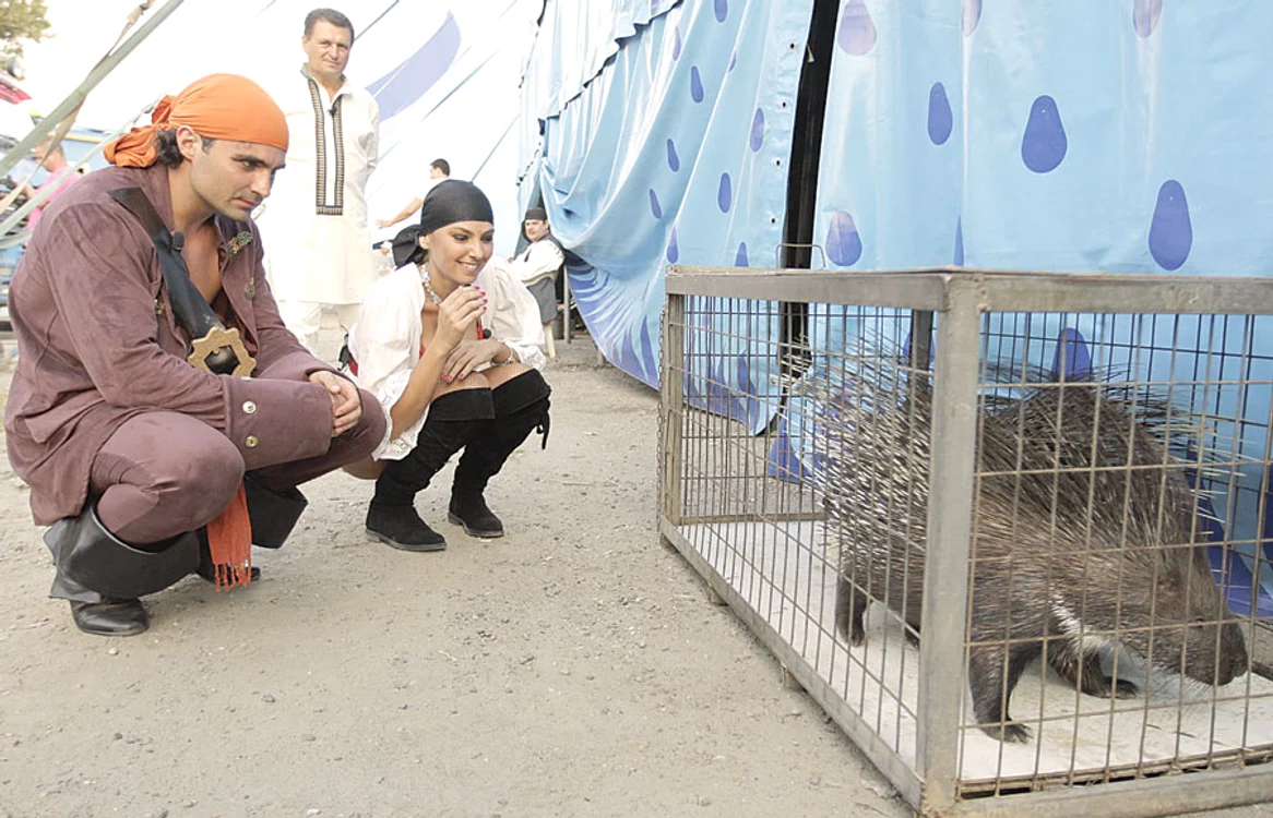 La filmările pentru noul sezon “Serviţi, vă rog!”, Pepe şi Roxana au avut de-a face cu tot soiul de animale haioase de la circ