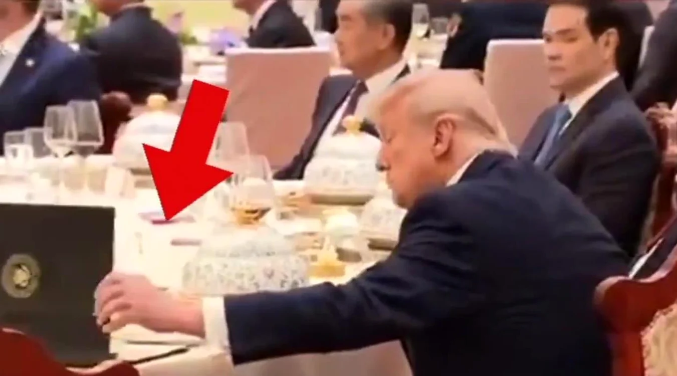 Donald Trump a tras cu ochiul în discursul liderului chinez FOTO: Captură video