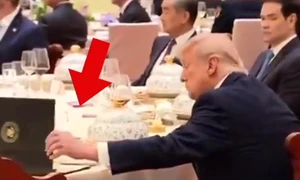 donald trump trage cu ochiul jpg