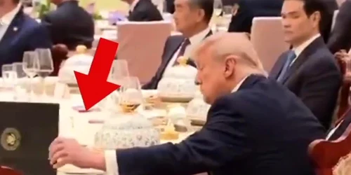 donald trump trage cu ochiul jpg