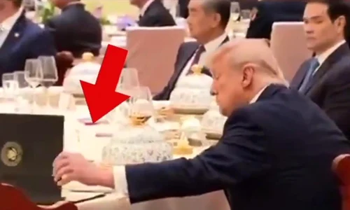 donald trump trage cu ochiul jpg