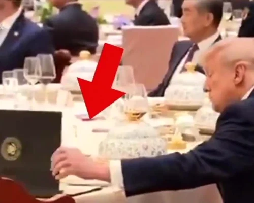 donald trump trage cu ochiul jpg
