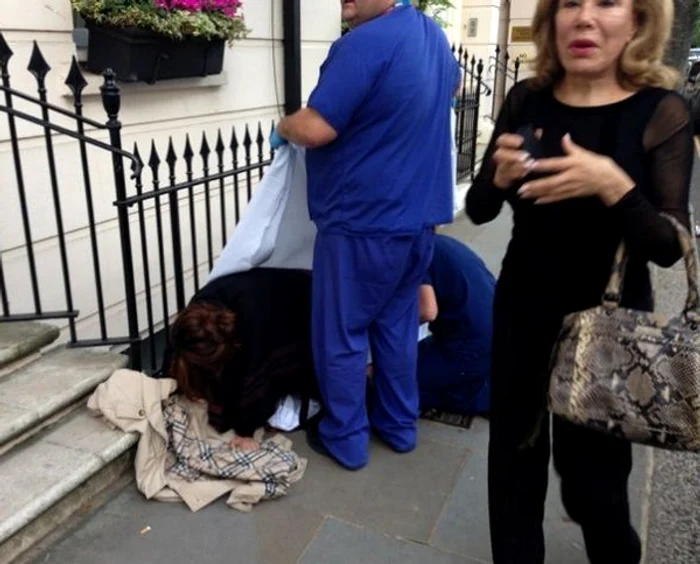 
    Vivian Gray a născut lângă gardul spitalului  