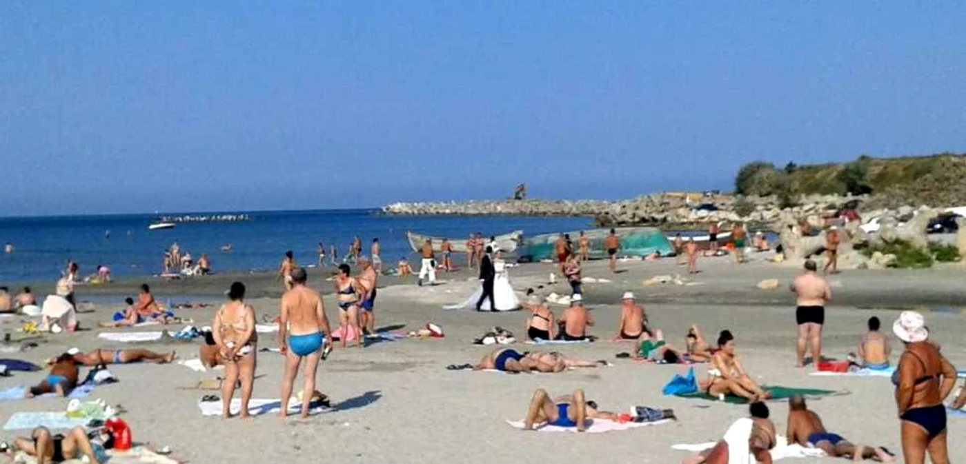 Numărul turiştilor care vin pe litoralul românesc va creşte, în luna august nemaiexistând locuri libere la unităţile hoteliere. FOTO Sânziana Ionescu