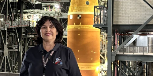 Ramona Gaza Artemis II   KSC, Vehicle Assembly Building jpg