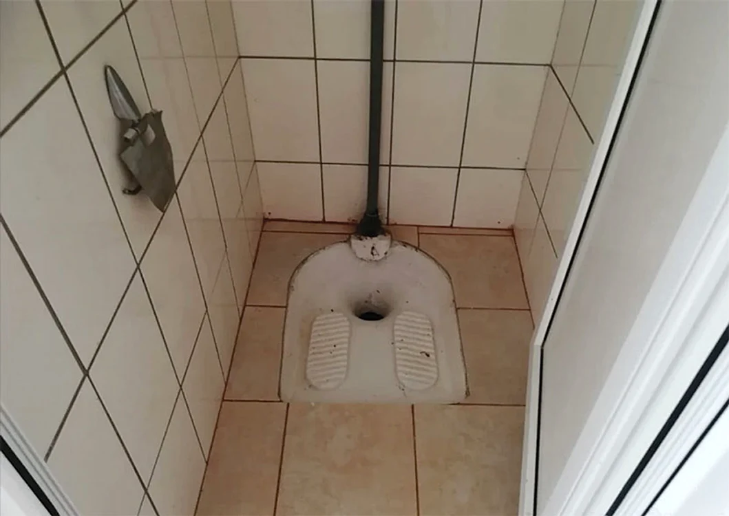 Toaletă școală FOTO: Adevărul